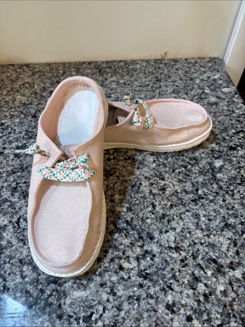 Casual Women’s Slip-On Mules in Light Pink with Floral Tie Accent